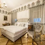 Pok Garni Hotel 4*