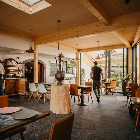 Pok Garni Hotel