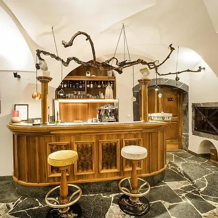 Pok Garni Hotel