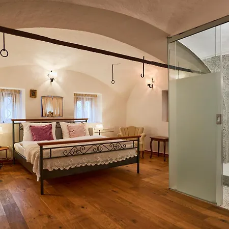Pok Garni Hotel