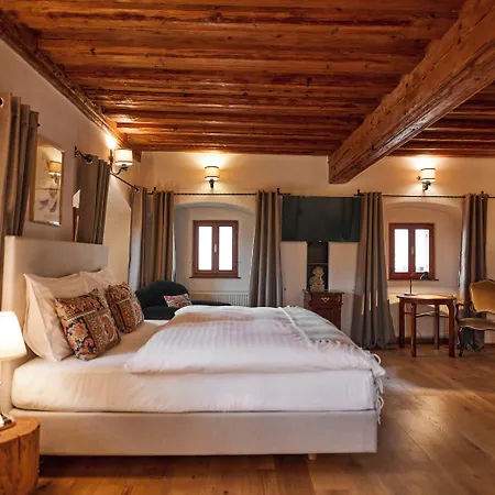 Pok Garni Hotel