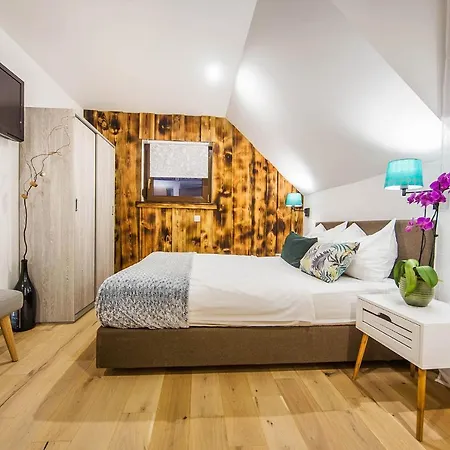 Pok Garni Hotel 4*