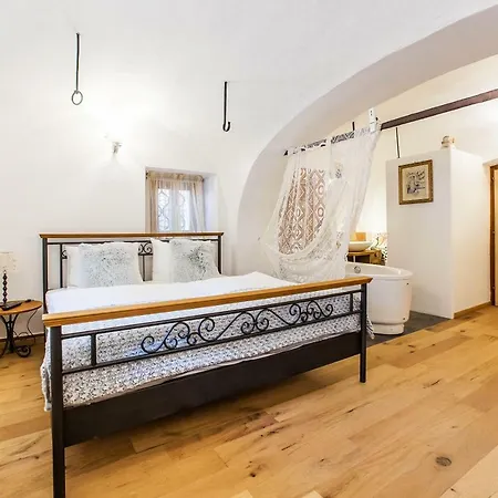 Pok Garni Hotel