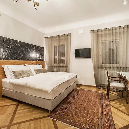Pok Garni Hotel
